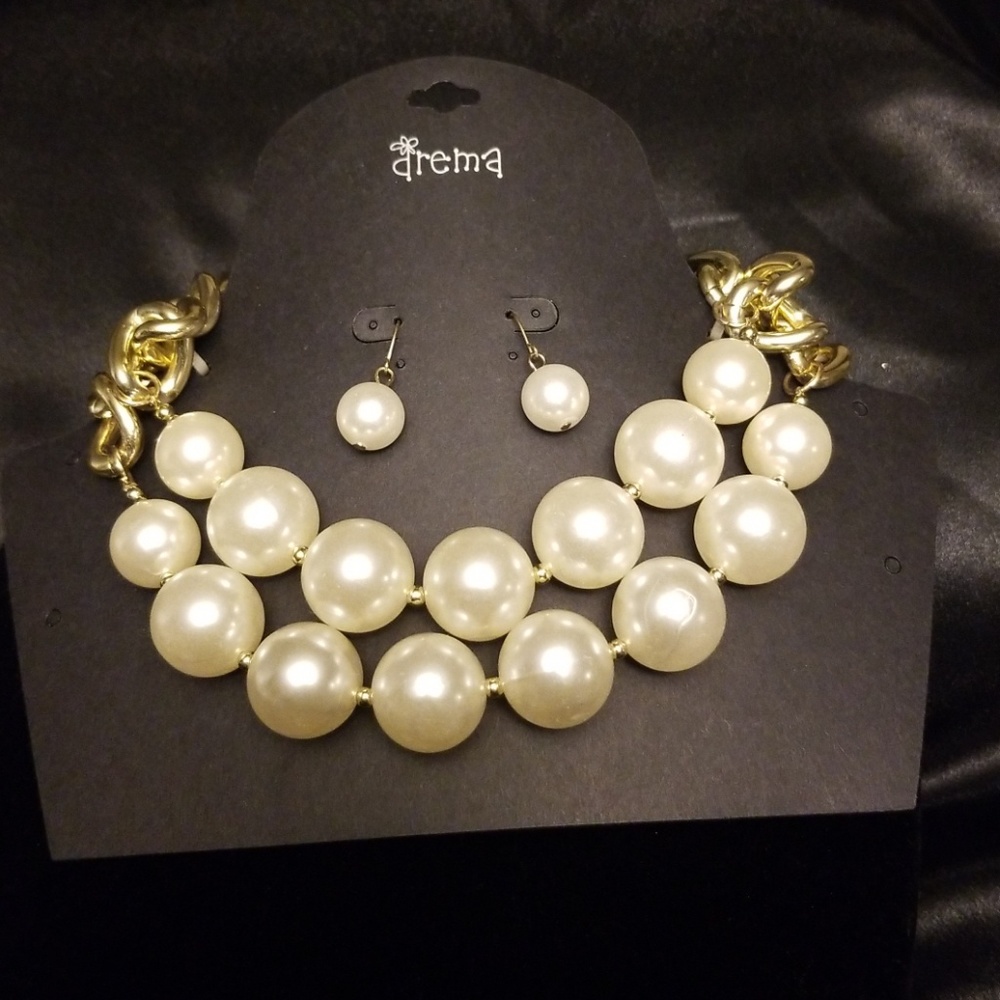 Faux Pearl Earring and Necklace Set